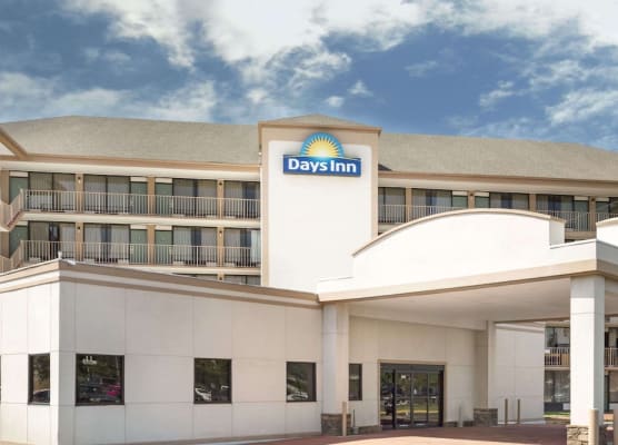 Days Inn by Wyndham Columbus-North Fort Moore 1
