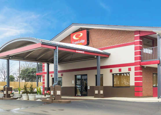 Econo Lodge Inn & Suites I-35 at Shawnee Mission 1