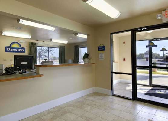Days Inn by Wyndham Centre 1