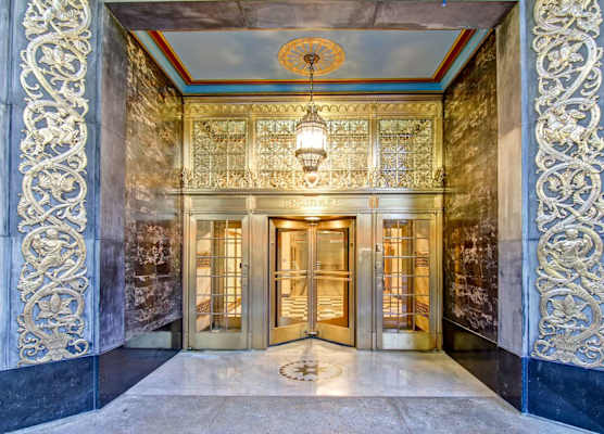 Hampton Inn and Suites Cincinnati - Downtown 1