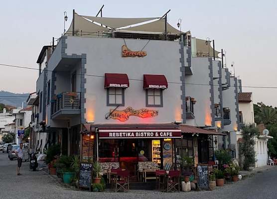 Rebetika Hotel & bistro 1