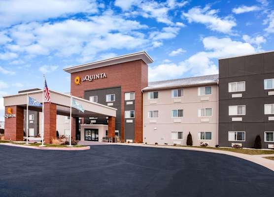 La Quinta Inn and Suites by Wyndham Elkhart 1
