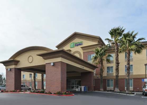 Holiday Inn Express WOODLAND by IHG 1