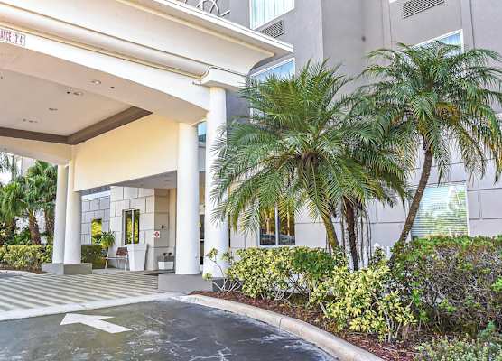Holiday Inn Express & Suites COCOA by IHG 1
