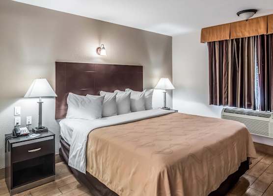 Quality Inn & Suites near Downtown Bakersfield 1