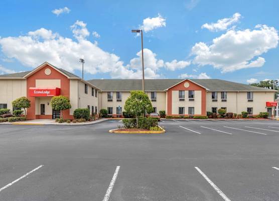 Econo Lodge Brunswick Travel Center 1