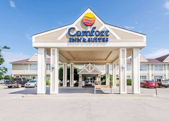 Comfort Inn & Suites 1