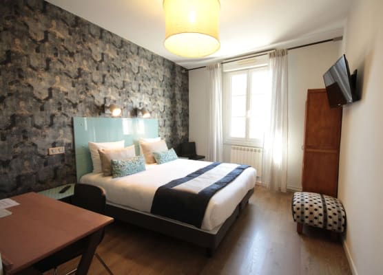 Hôtel Des Arts, Artisanal et Indépendant 1