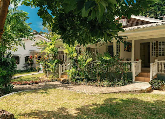 Beau Vallon Bungalows 1