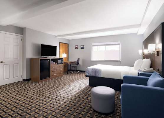 AmericInn by Wyndham Woodstock IL 1