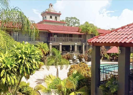Red Roof PLUS+ & Suites Tampa - Busch Gardens 1