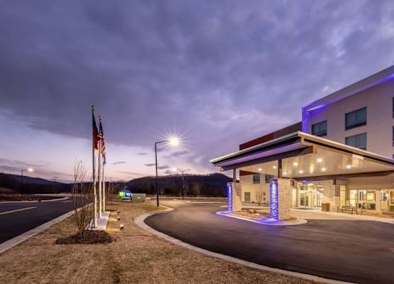 Holiday Inn Express & Suites MARION by IHG 1