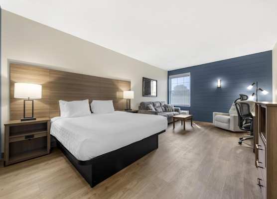 Best Western PLUS Revere Inn & Suites 1