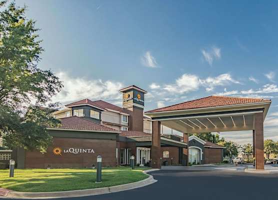 La Quinta by Wyndham Alexandria Airport 1
