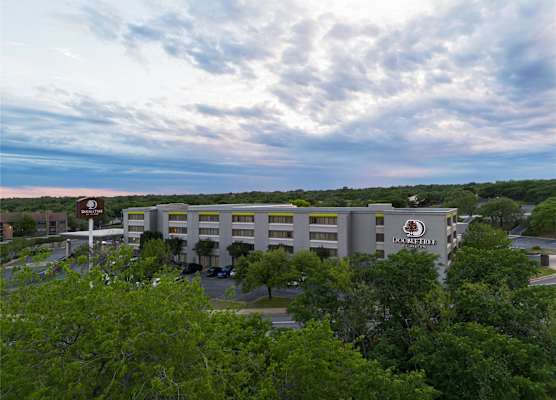 DoubleTree by Hilton Austin Northwest Arboretum 1