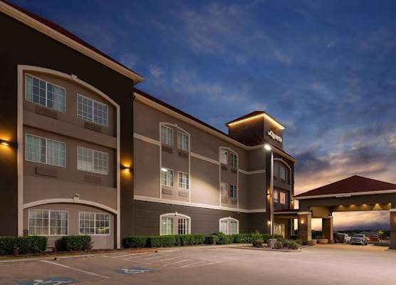 La Quinta by Wyndham Bridgeport 1