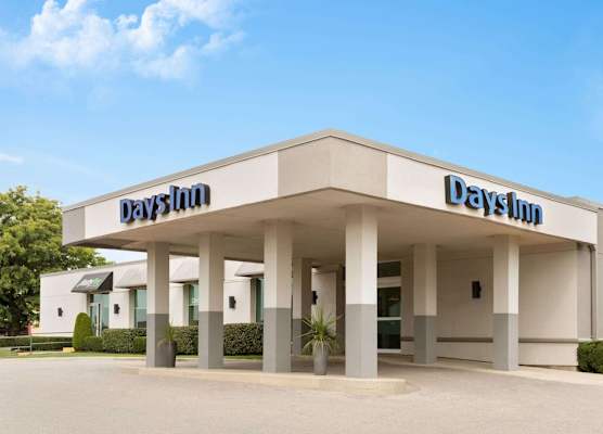 Days Inn by Wyndham London 1