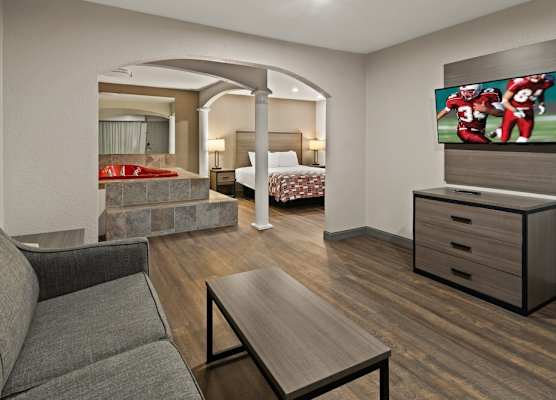 Red Roof Inn & Suites Irving - DFW Airport South 1
