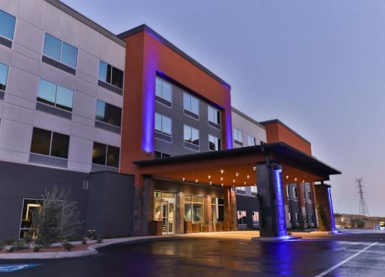 Holiday Inn Express & Suites HENDERSON SOUTH - BOULDER CITY by IHG 1