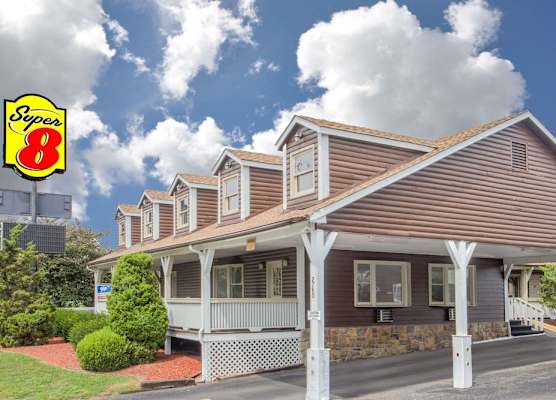 Super 8 by Wyndham Christiansburg 1