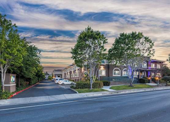 Holiday Inn Express & Suites MOUNTAIN VIEW SILICON VALLEY by IHG 1