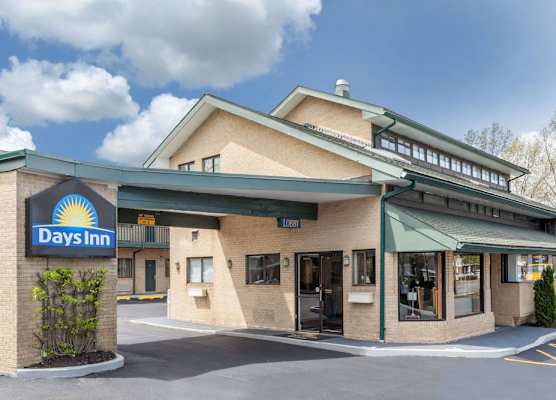 Days Inn by Wyndham Woodbury Long Island 1