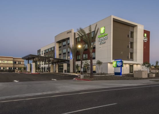 Holiday Inn Express & Suites PHOENIX NORTH - HAPPY VALLEY by IHG 1