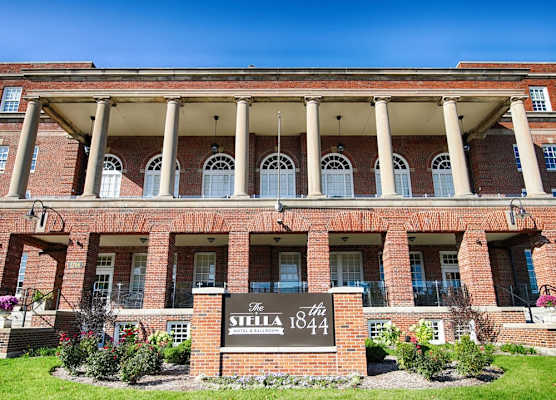 The Stella Hotel & Ballroom 1