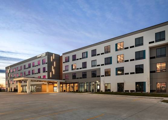 Courtyard by Marriott Bettendorf 1