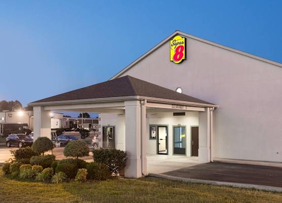 Super 8 by Wyndham Booneville 1