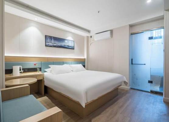 Yiheju Hotel (Shanghai West Railway Station Caoyang Road Branch) 1