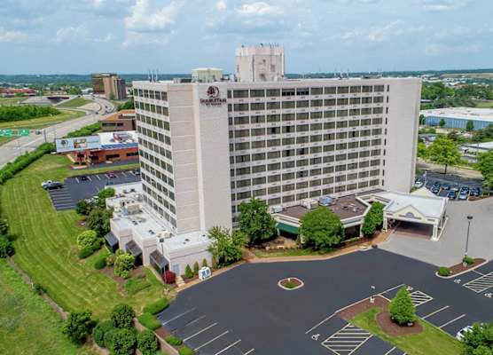 DoubleTree by Hilton St. Louis at Westport 1