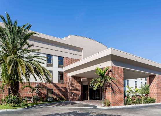 Days Inn & Suites by Wyndham Fort Myers Near JetBlue Park 1