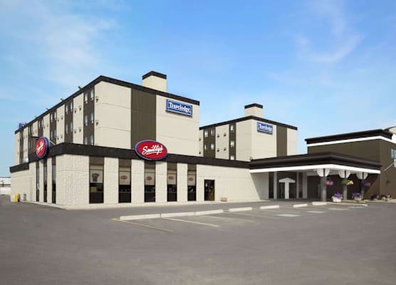 Travelodge by Wyndham Edmonton West 1