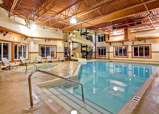 Ramada by Wyndham Ponoka 1