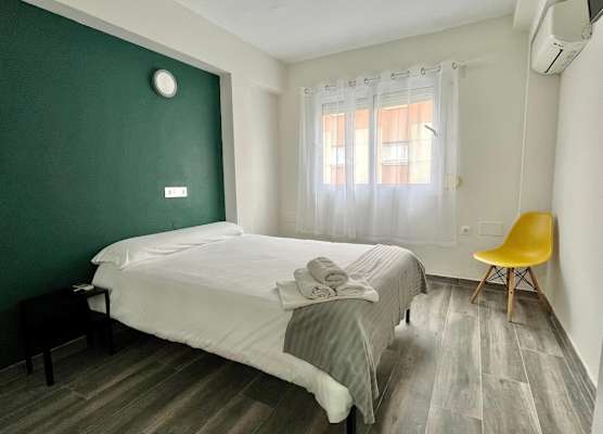 Click & Room 1