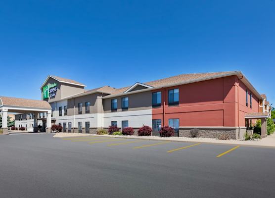Holiday Inn Express & Suites THREE RIVERS by IHG 1