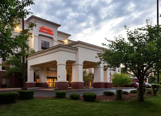 Hampton Inn & Suites Manchester-Bedford 1