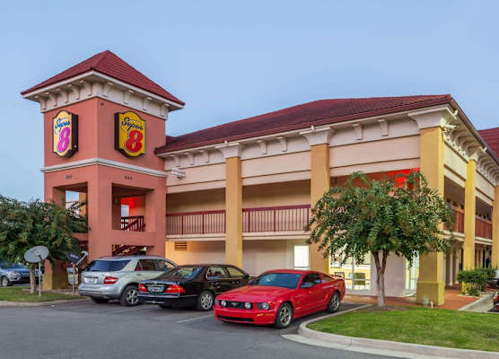 Super 8 by Wyndham Dalton/Convention Center Area 1