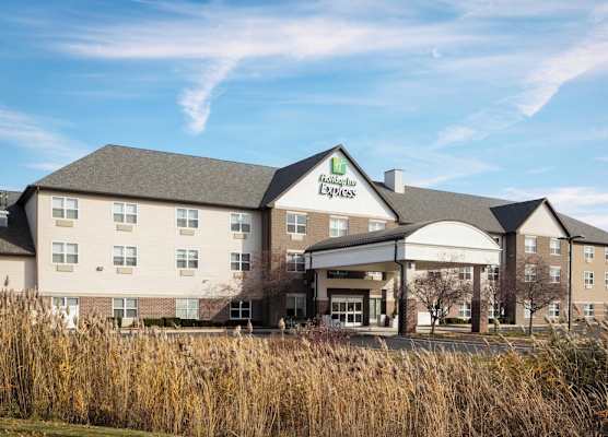 Holiday Inn Express & Suites GREEN BAY EAST by IHG 1