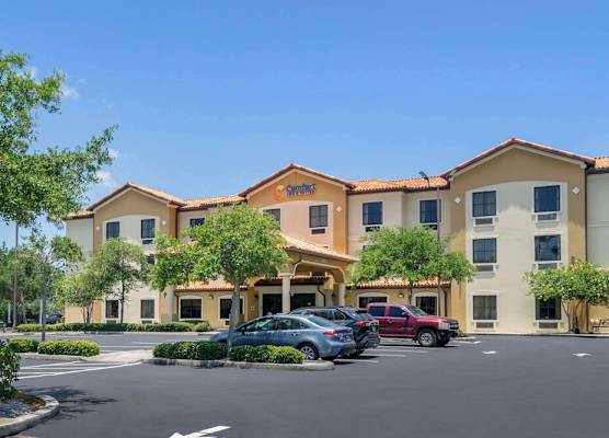 Comfort Inn & Suites Northeast - Gateway 1