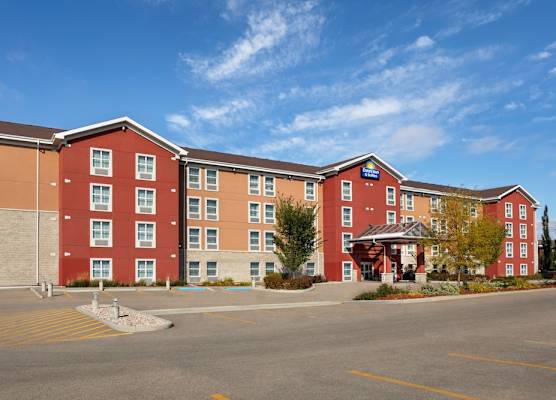 Days Inn & Suites by Wyndham Sherwood Park Edmonton 1