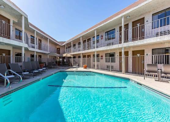 Rodeway Inn Magic Mountain Area 1