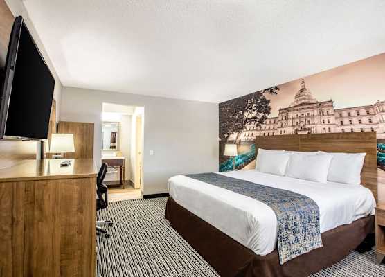 Clarion Pointe East Lansing University Area 1