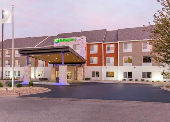 Holiday Inn Express & Suites CHICAGO WEST - ST CHARLES by IHG 1