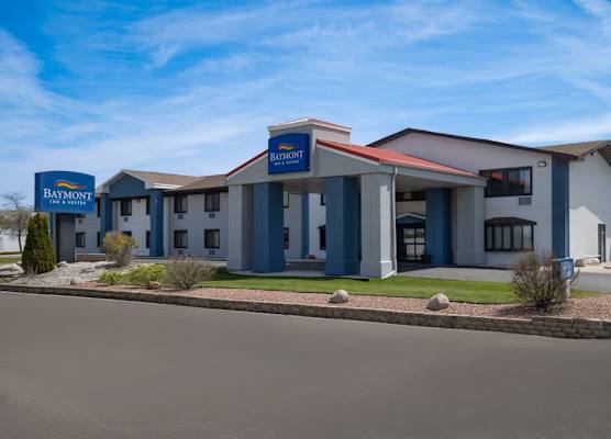 Baymont by Wyndham Waukesha 1