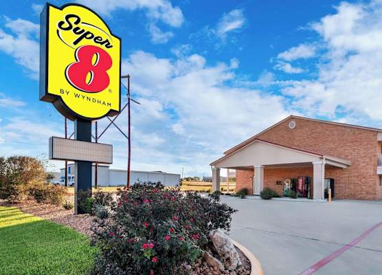 Super 8 by Wyndham Pleasanton 1