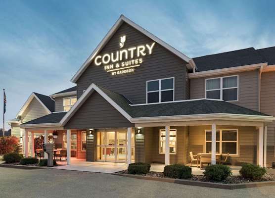 Country Inn & Suites by Radisson, Platteville, WI 1