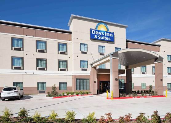 Days Inn & Suites by Wyndham Houston NW Cypress 1