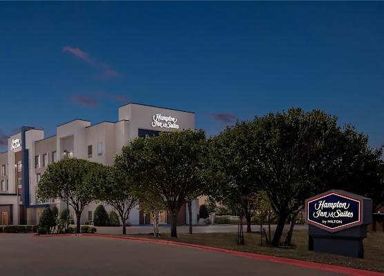 Hampton Inn & Suites Waxahachie 1